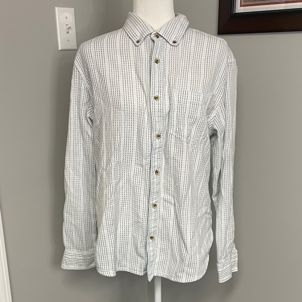 Carbon2Cobalt Mens white ribbed light blue size Medium Button down shirt